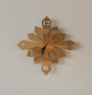 IMG_20240502_193603 ساعة راقية ذات لون ذهبي