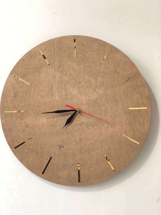 494358780_682899391046490_7538346887229905013_n ساعة خشبية حائطية